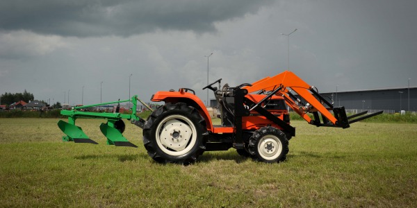Kubota GT3 4x4 21 HP, 4 cylinders, two-furrow plow and front loader with pallet forks.
