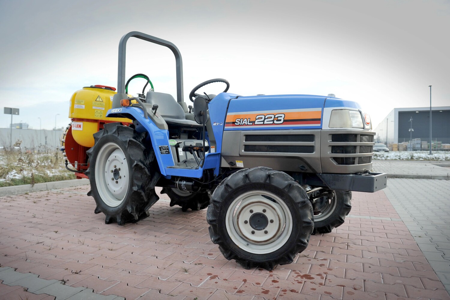 Iseki SIAL 223 orchard tractor, 4x4 22 HP + TAD-LEN orchard sprayer with a capacity of 200 l