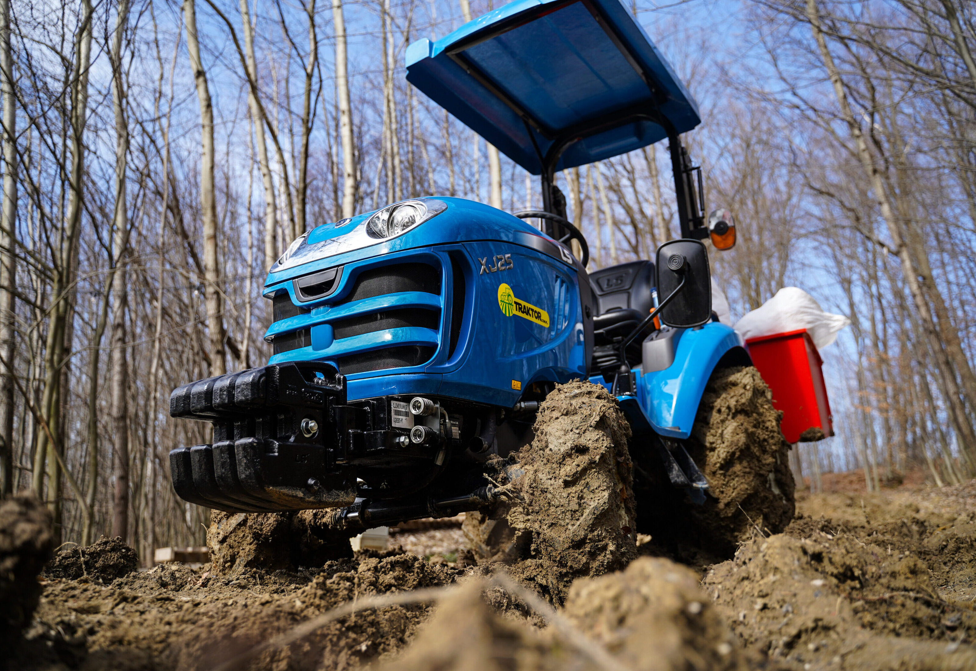 LS Tractor i osprzęt na cały rok!